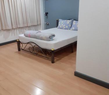 Thanon Phetchaburi Hostel | BaanSu Hostel