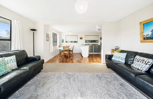 Otaki Beach House | Babbacombe Bach - Otaki Beach Holiday Home