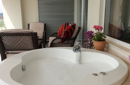 Side Apartment | Babylon 66 ; An outstanding holiday home ticks every box