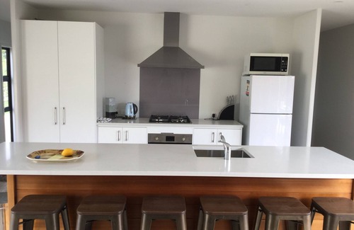 Ohope House | Bach or holiday home, 3 bedrooms, 2 bathrooms (sleeps 6)