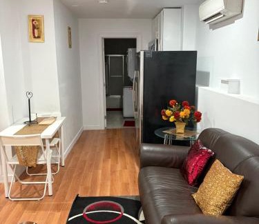 Bedford House | Bachelor and Double room in Bedford, Halifax