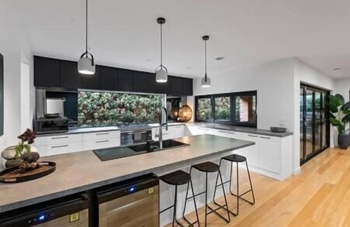 Badger Creek House | Badger House - Stunning Entertainer + Fire