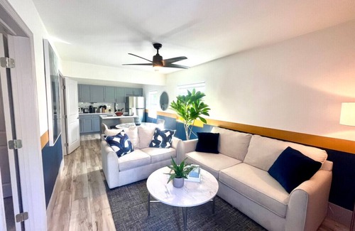 Victoria Park Apartment | Bahama Mama 2/1 in Las Olas & Holiday Park with Hot Tub!
