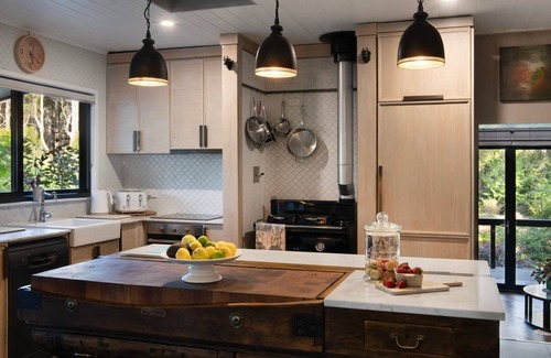 Wheatsheaf House | Bainbridge House Beautiful bush views close to Daylesford