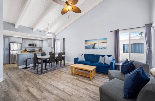 Balboa Peninsula Apartment | Balboa Peninsula Hidden Gem with Private Balcony & Stunning Views