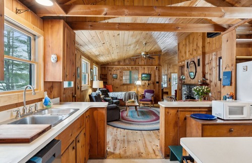 West Newfield Cabin | Balch Lakeside Lodge 3-bedroom cabin with WIFI/AC