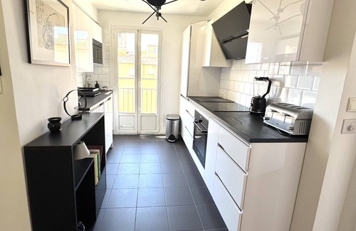 Old Town Apartment | Balcon des serruriers