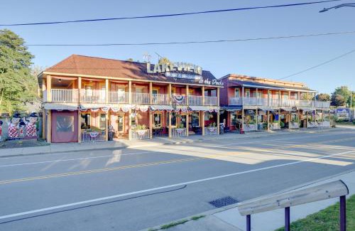 Mayville Apartment | Balcony and Scenic Views Chautauqua Lake Retreat
