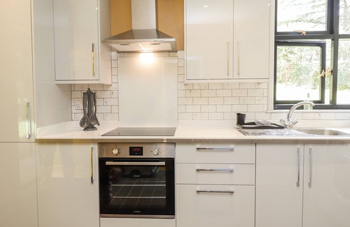 Loughton Cottage | BALDWIN’S HILL COTTAGE, pet friendly, with open fire in Loughton