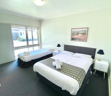Warrenheip Hotel | Ballarat Colonial Motor Inn