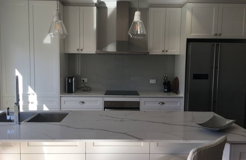 Lake Wendouree House | Ballarat's Best Location - Cardigan House - By the Lake