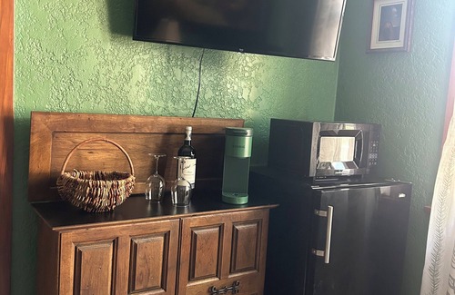 Silver Hill Apartment | Balloon Fiesta Ready! Private, Quiet Garden Suite - 8 miles to the park!