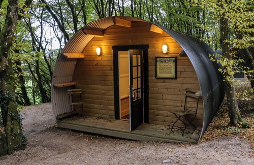 Barranisky Cottage | BALLYBEG POD 8, romantic, with hot tub in Tinahely, County Wicklow