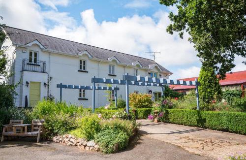 Coolbeg Cross Apartment | Ballyknocken Milking Parlour Self Catering Apartment