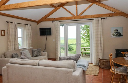 Townlands Cottage | BALLYVOREEN, pet friendly, with open fire in Glandore, County Cork