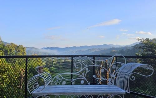 Mae On House | Balmy Hideout Cafe'& Homestay