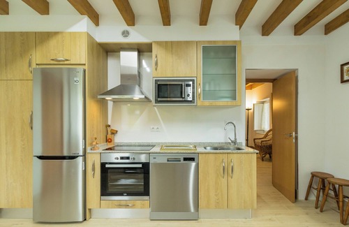 Fontibre Cottage | Balneario de Fontibre Rodeado de Finca Privada de 5.000 m2 con Jacuzzi y Terraza