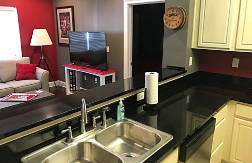 Tuscaloosa Condo | Bama Condo only 1/2 Mile from Campus and Coleman Colesium: .8 to Bryant Denny!