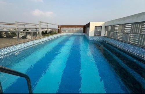 Baner Apartment | Bamboo Stays 3bhk with Skylounge & pool