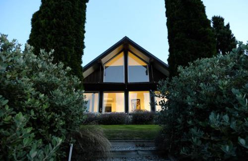 Lowburn House | Bannock Brae Vineyard Cottage