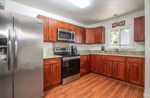 Waialee Apartment | Banzai Surf Escape -w/AC, Epic beach by the house!