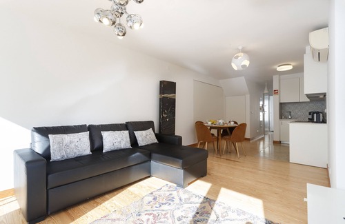 Santa Engracia Apartment | Barbadinhos Apartments in Lisbon Historic Neighborhood