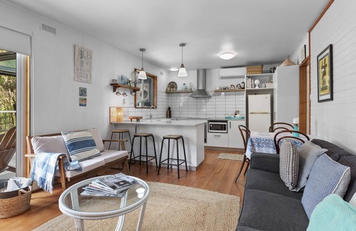 Skenes Creek House | Barca View Cottage - Cozy Beach Retreat