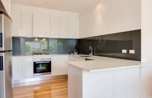 Dromana House | Barefoot Beach House -30 Second Walk to Swimming Beach, Amazing Bay & Hill views