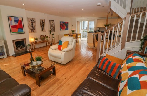 Newborough Cottage | Barn End, 9 Stad Clynnog