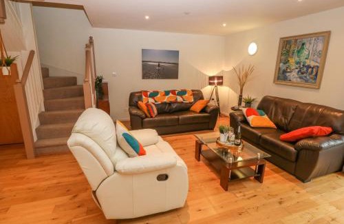 Newborough House | Barn End, 9 Stad Clynnog