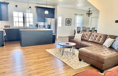 Elgin Other | Barn house on 50 acres Mountain View