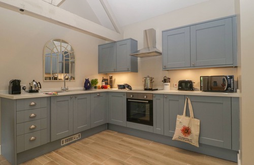 West Knoyle Cottage | BARN OWL COTTAGE, romantic, character holiday cottage in East Knoyle