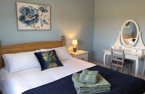 Bury St Edmunds Cabin | Barn Owl Lodge with hot tub - Adult Guests only