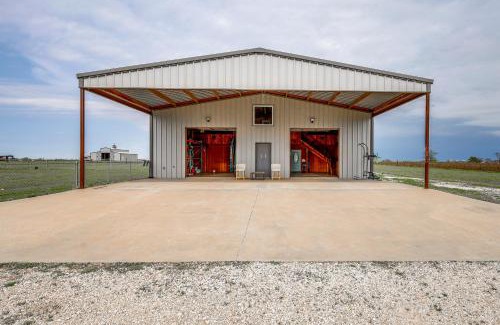 McGregor House | Barndominium McGregor Vacation Rental on 5 Acres