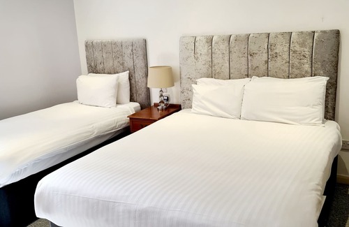 Walsall Hotel | Barons Court Hotel