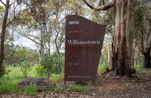 Williamstown House | Barossa Garden Homestay