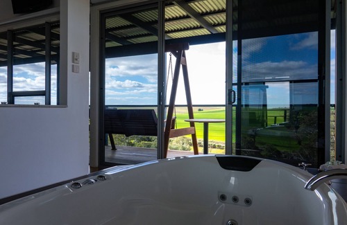 Lyndoch Villa | Barossa Pavilions - a luxurious, self-contained hillside retreat