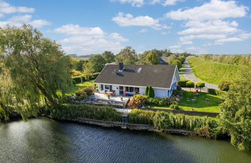 Balje House | barrier-free, private bathing lake, vacation with dogs, wellness, relaxation