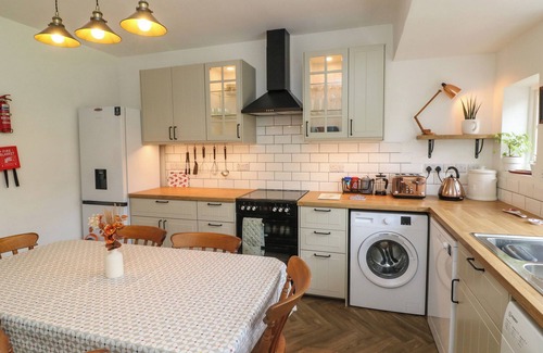 Bossington House | BARTON LODGE, pet friendly, country holiday cottage in Porlock