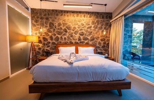 Halol Hotel | Basalt Paradise Resort And Spa
