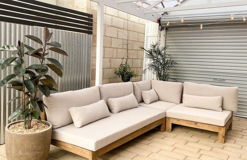 Waterhouse House | BASK - Great Location. 100m from cafes & shops. 150m from beach!