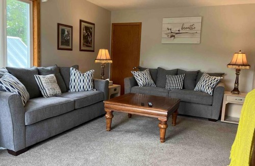 Afton Apartment | Bass Creek's Cozy Outback Country Retreat