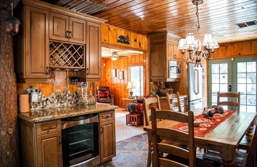 Bass Lake Cabin | Bass Lake Cabin Getaway Private Hot Tub & Game Rm!