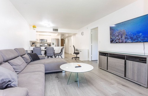 Clewiston Apartment | Bass & Sun Modern & Pool View ! 2/2 Bedroom