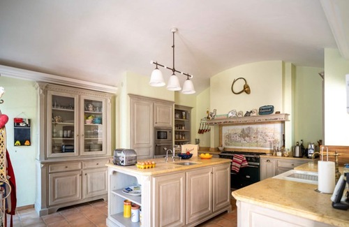 Draguignan Villa | Bastide Rose - Five Bedroom Villa, Sleeps 10