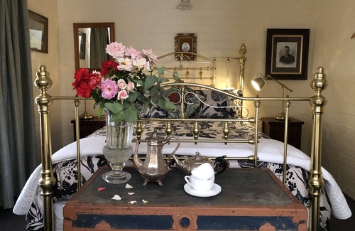 Upper Wakefield Hotel | Battunga Cottages