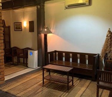 Kampung Lintang Bed & Breakfast | Batu Bata Guesthouse