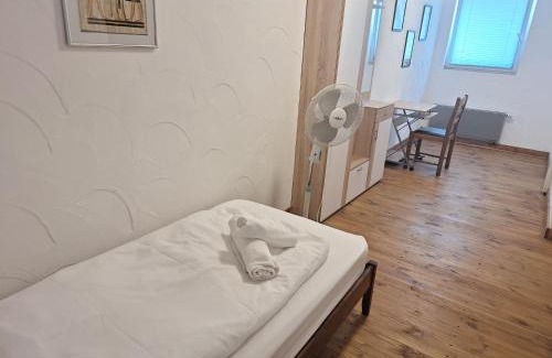 Weilerbach House | Bauer Schmidt Weilerbach Bauer`s Budget-Hotel