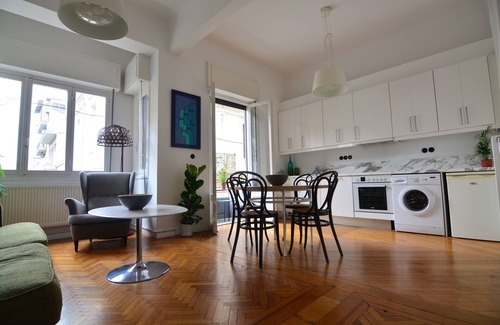 Psirri House | Bauhaus building, 5 apts, 3 levels. Next to Plaka. EP16
