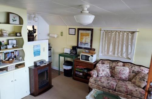 Adelma Beach House | Bay Cottage Getaway